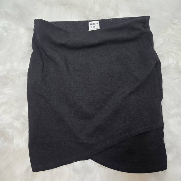 Sunday Best Medium BNWOT Black Mini Asymetrical Wrap Hem Cute Skirt Aritzia - Picture 2 of 9